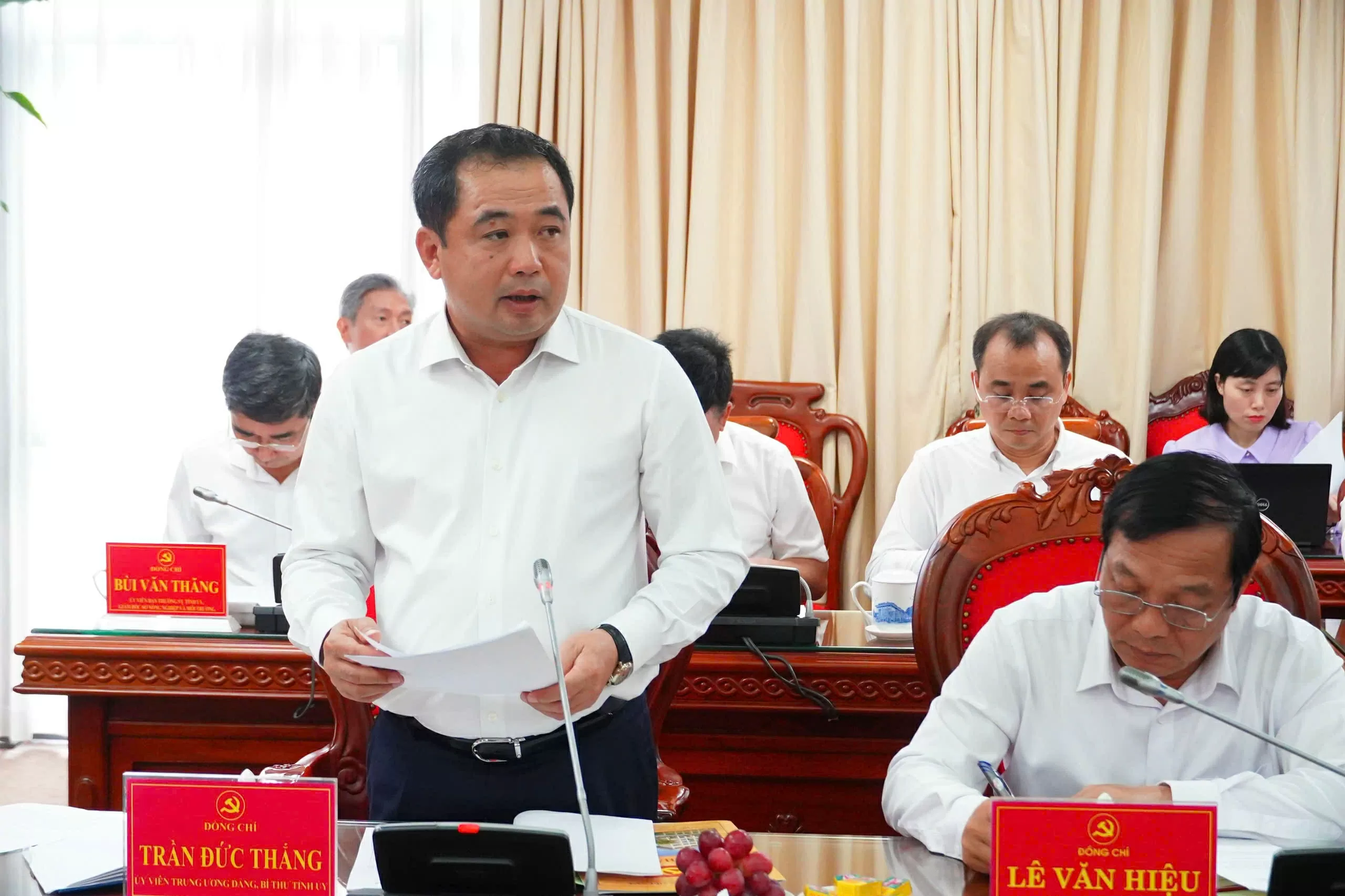 Đồng chí Bí thư Tỉnh ủy Hải Dương Trần Đức Thắng báo cáo với Thường trực Ban Bí thư về tình hình, kết quả phát triển kinh tế - xã hội của tỉnh và công tác lãnh đạo, chỉ đạo quán triệt, triển khai, thực hiện Nghị quyết Hội nghị lần thứ 11 Ban Chấp hành Trung ương Đảng khóa XIII. (Nguồn: Báo Hải Dương)