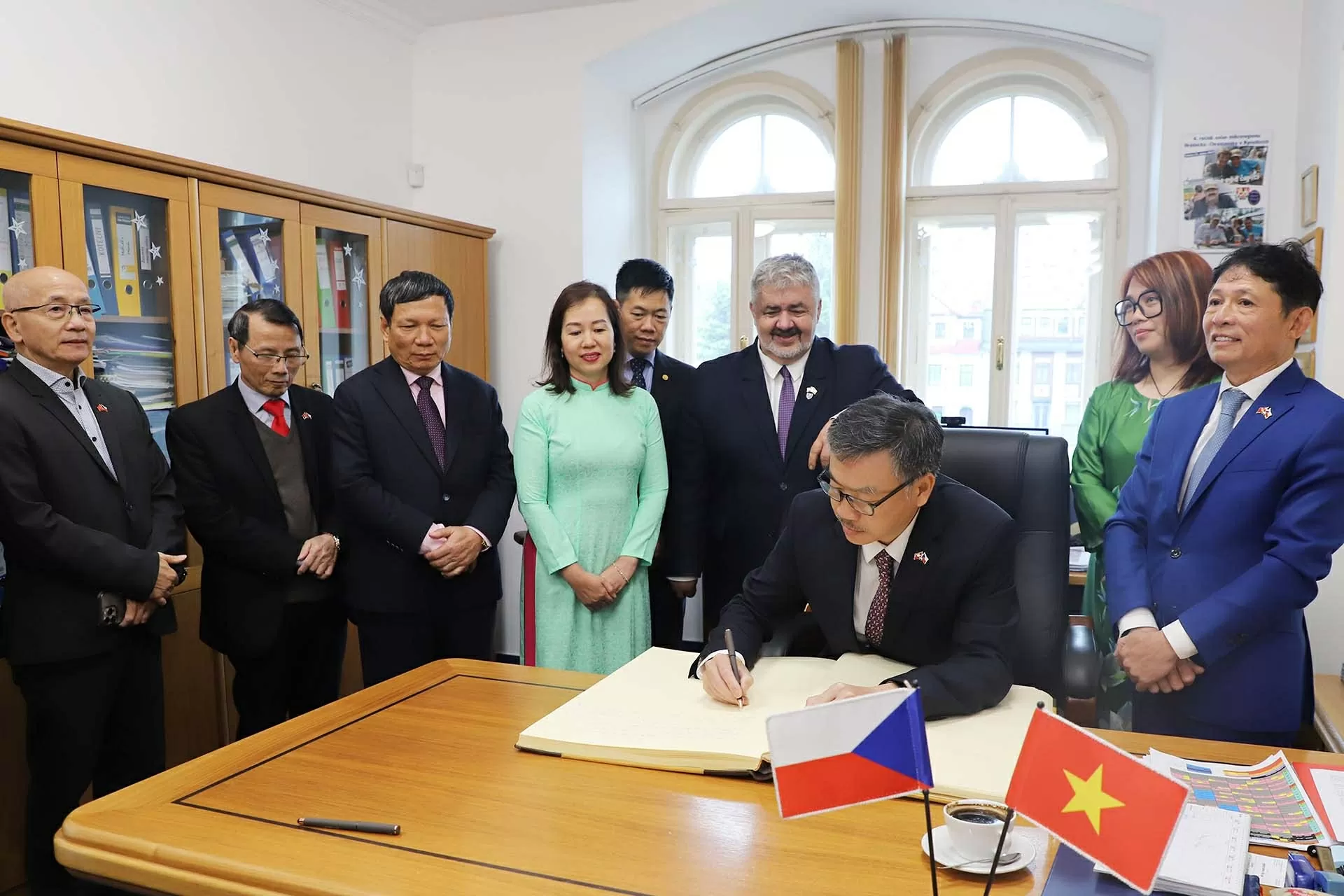 Khánh thành Bia lưu niệm về chuyến thăm của Chủ tịch Hồ Chí Minh tại Chrastava, Cộng hòa Czech