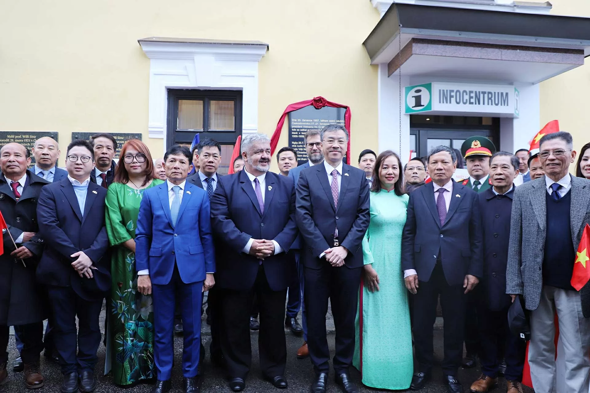 Khánh thành Bia lưu niệm về chuyến thăm của Chủ tịch Hồ Chí Minh tại Chrastava, Cộng hòa Czech