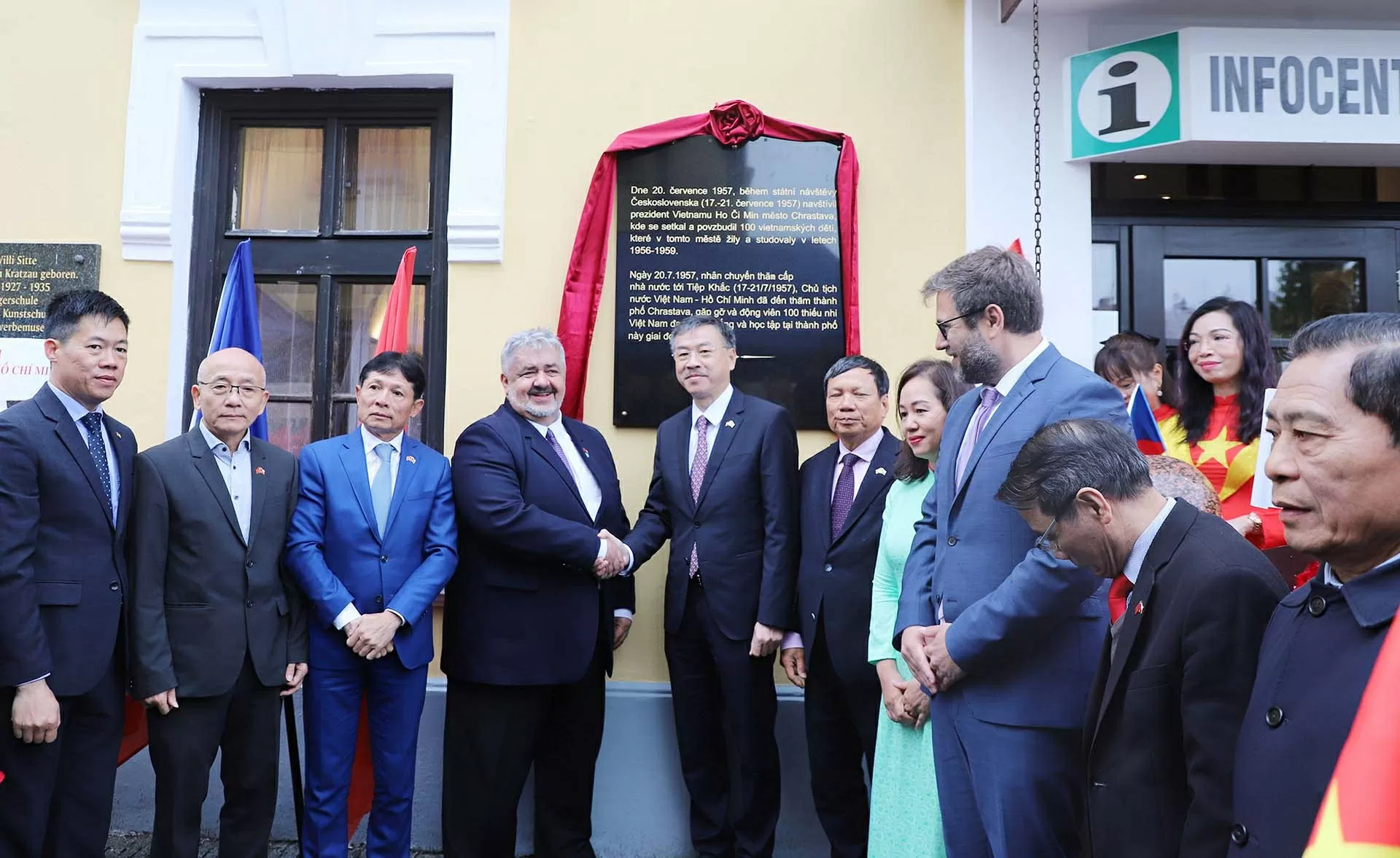 Khánh thành Bia lưu niệm về chuyến thăm của Chủ tịch Hồ Chí Minh tại Chrastava, Cộng hòa Czech