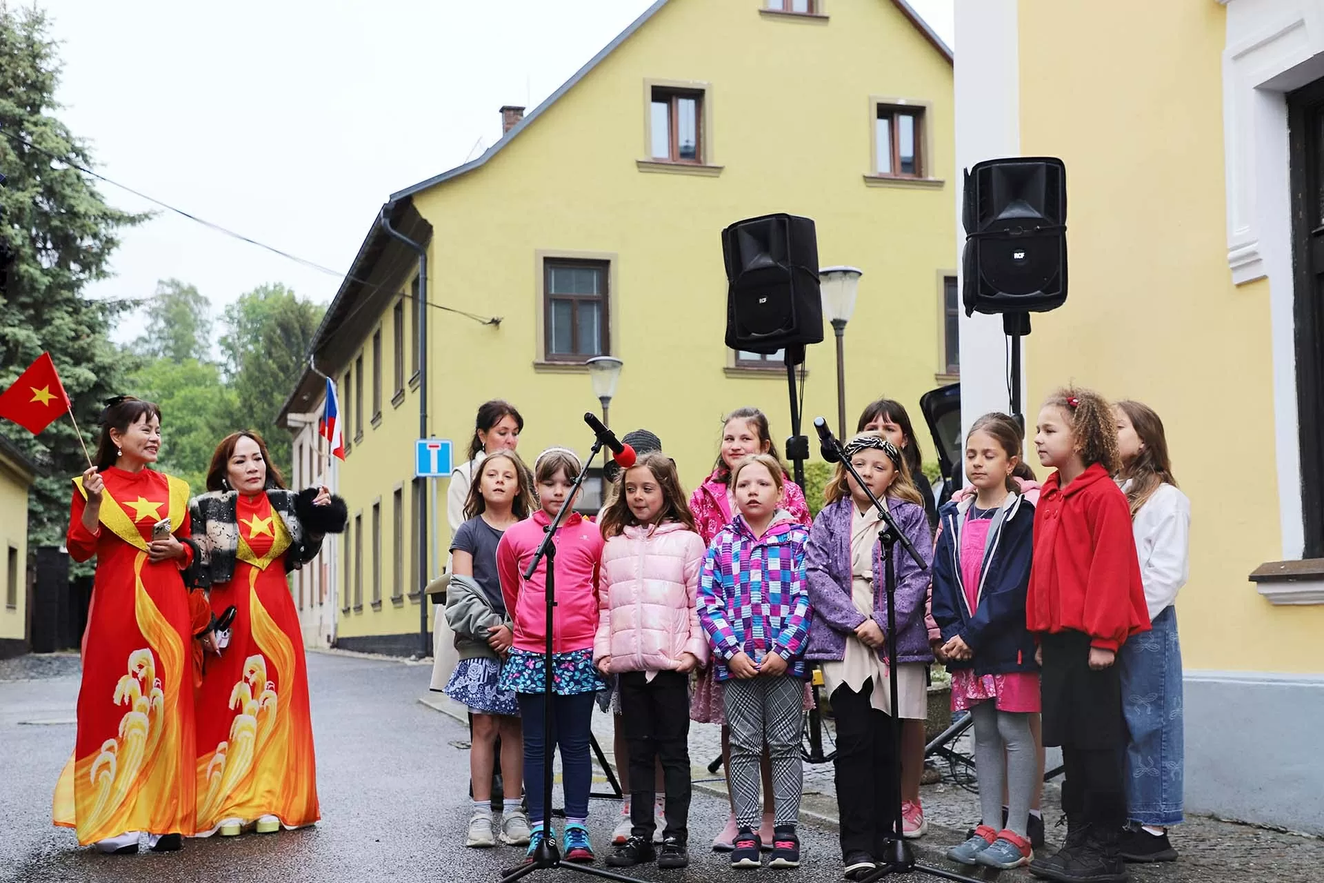 Khánh thành Bia lưu niệm về chuyến thăm của Chủ tịch Hồ Chí Minh tại Chrastava, Cộng hòa Czech
