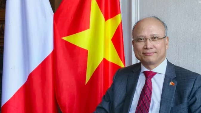 dai su dinh toan thang uu tien va cam ket manh me voi quan he doi tac chien luoc toan dien viet nam phap