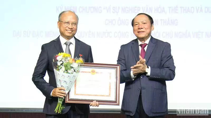 Đại sứ Đinh Toàn Thắng: Ưu tiên và cam kết mạnh mẽ với quan hệ Đối tác chiến lược toàn diện với Việt Nam-Pháp Đại sứ Đinh Toàn Thắng: Ưu tiên và cam kết mạnh mẽ với quan hệ Đối tác chiến lược toàn diện với Việt Nam-Pháp