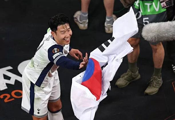 Tottenham thắng Man Utd, Son bật khóc vì danh hiệu đầu tiên ở châu Âu