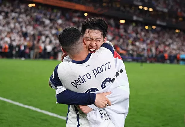 Tottenham thắng Man Utd, Son bật khóc vì danh hiệu đầu tiên ở châu Âu