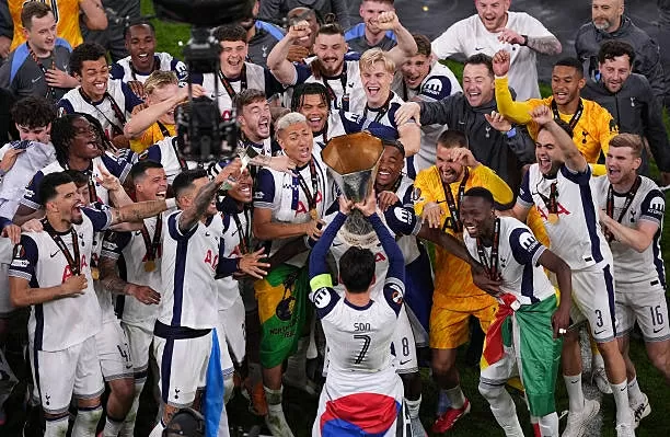 Tottenham thắng Man Utd, Son bật khóc vì danh hiệu đầu tiên ở châu Âu