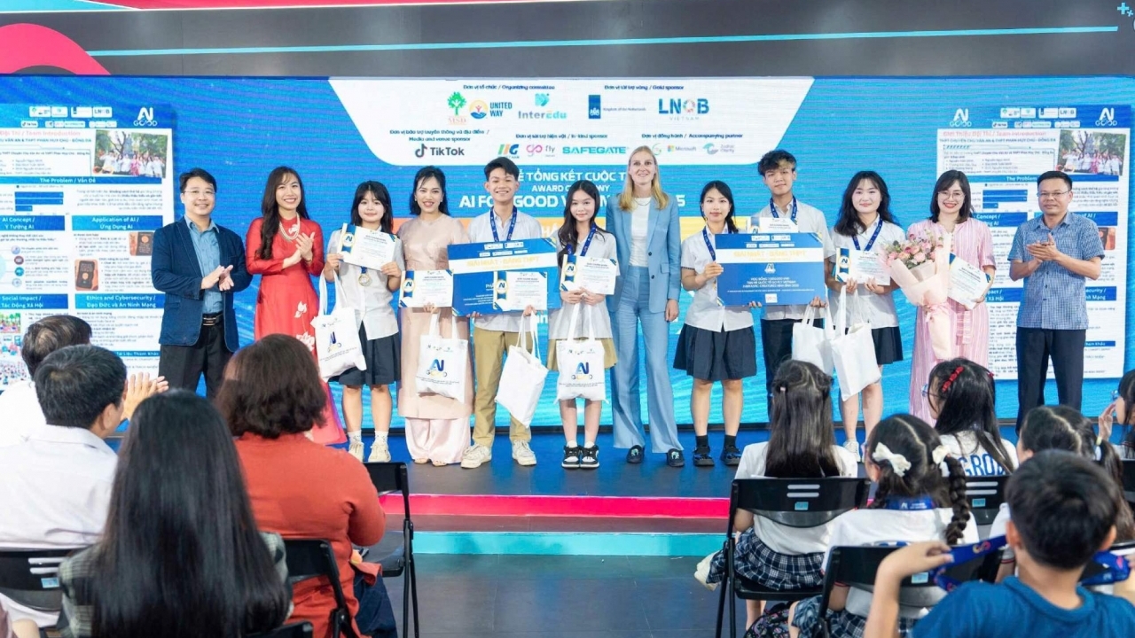 Học sinh THPT Chuyên Chu Văn An giành giải cao tại cuộc thi về AI