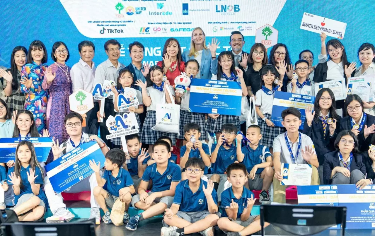 Học sinh phổ thông trên toàn quốc hào hứng tham gia cuộc thi “AI for Good Việt Nam 2025” – sân chơi trí tuệ ứng dụng trí tuệ nhân tạo nhằm giải quyết các vấn đề xã hội vì một tương lai bền vững. Học sinh phổ thông trên toàn quốc hào hứng tham gia cuộc thi “AI for Good Việt Nam 2025” – sân chơi trí tuệ ứng dụng trí tuệ nhân tạo nhằm giải quyết các vấn đề xã hội vì một tương lai bền vững.