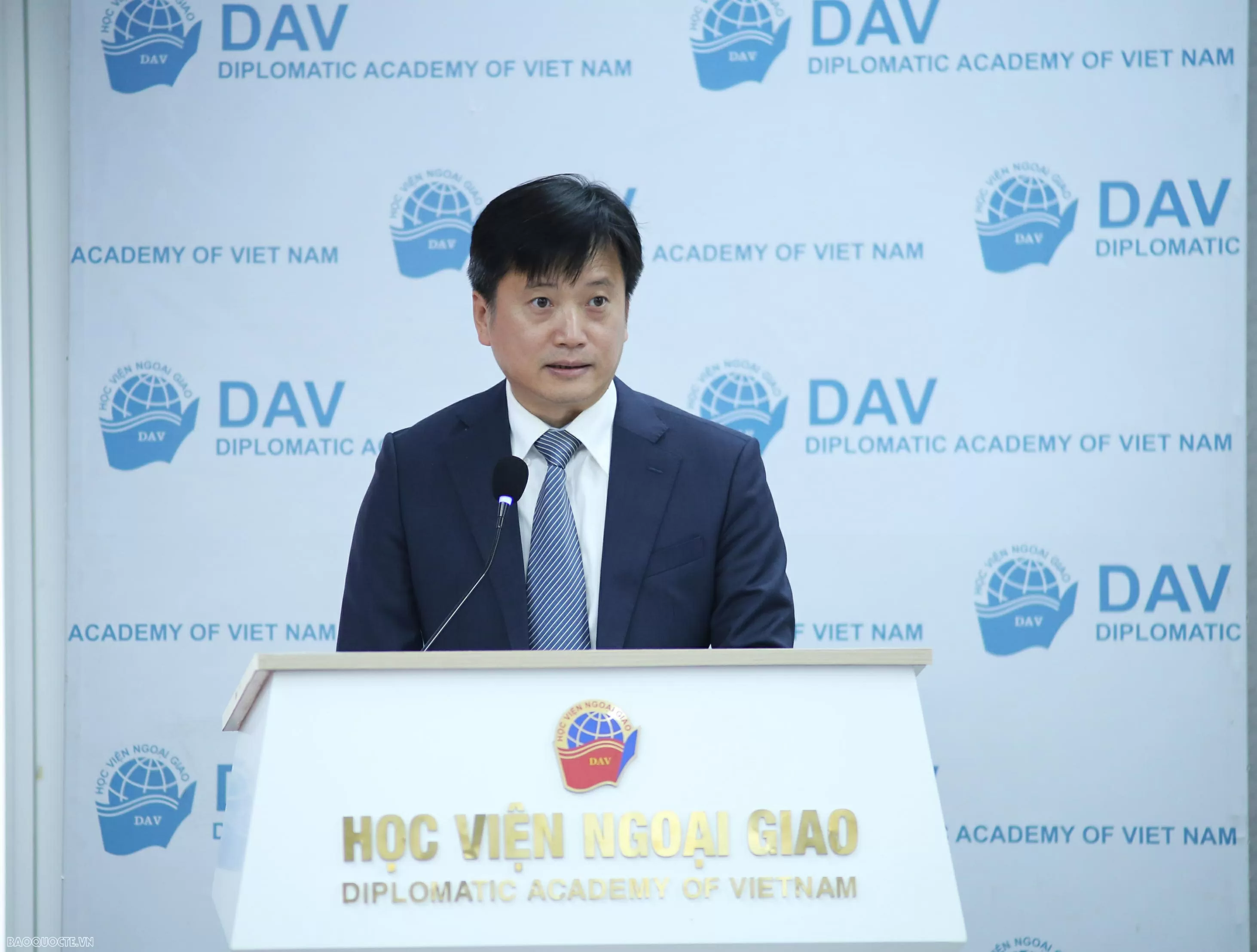 Những bóng hồng ngoại giao Việt Nam: 80 năm sứ mệnh, kiến tạo vị thế và truyền lửa tương lai Những bóng hồng ngoại giao Việt Nam: 80 năm sứ mệnh, kiến tạo vị thế và truyền lửa tương lai