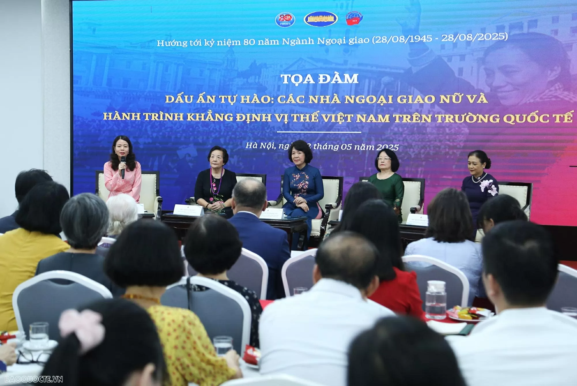 Những bóng hồng ngoại giao Việt Nam: 80 năm sứ mệnh, kiến tạo vị thế và truyền lửa tương lai Những bóng hồng ngoại giao Việt Nam: 80 năm sứ mệnh, kiến tạo vị thế và truyền lửa tương lai