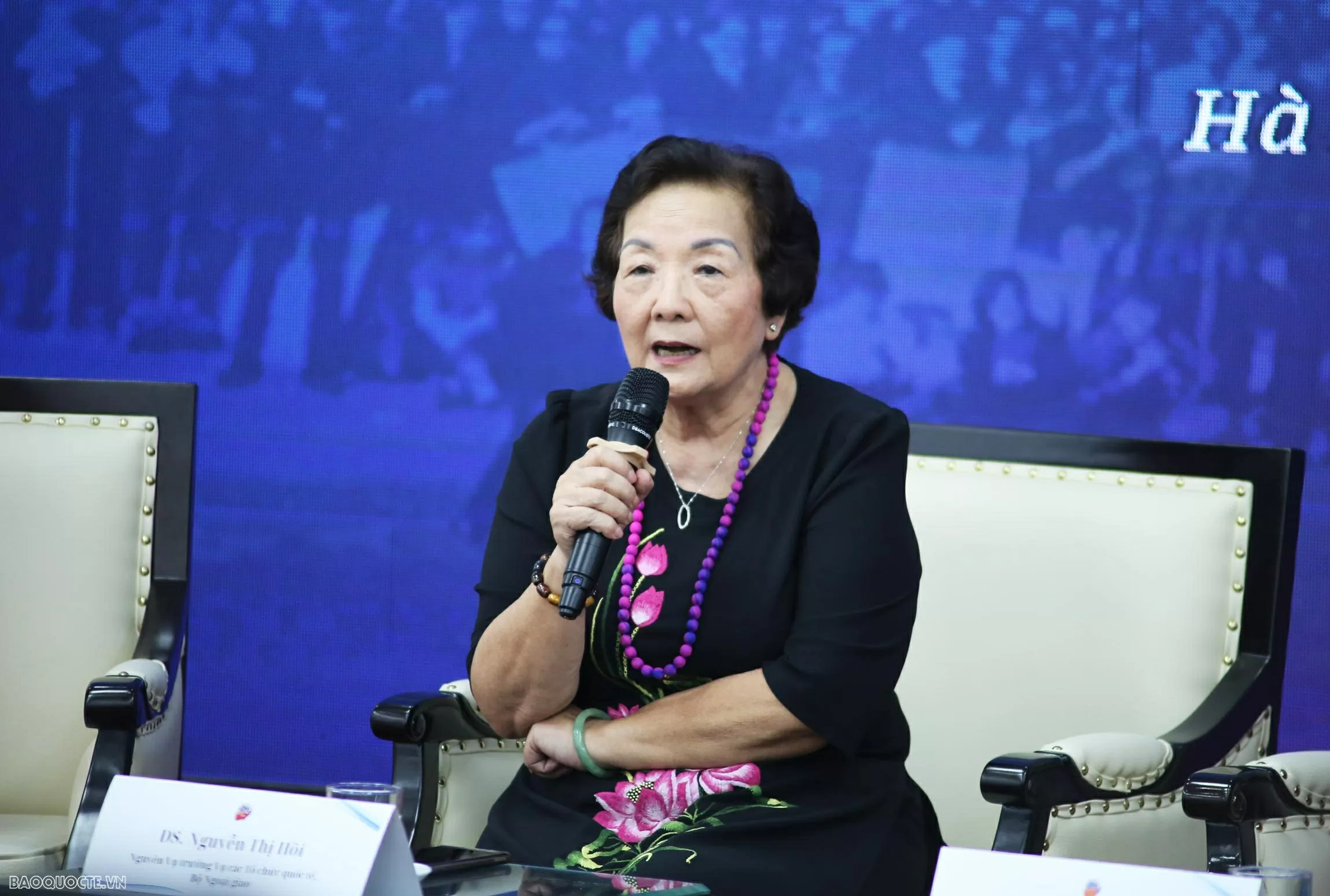 'Những người mẹ, người chị' phi thường trên mặt trận không tiếng súng