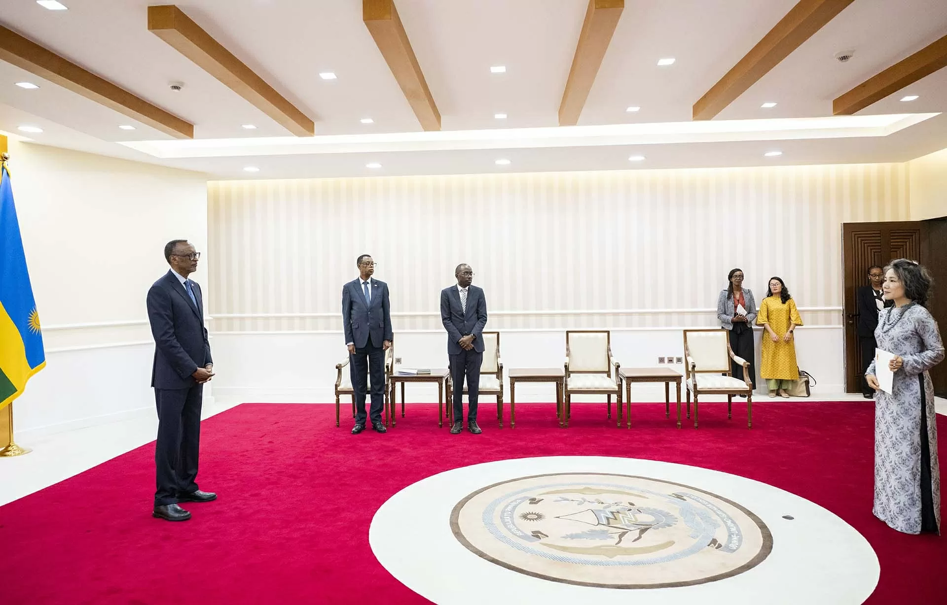 Đại sứ Việt Nam trình Thư ủy nhiệm lên Tổng thống Rwanda Paul Kagame
