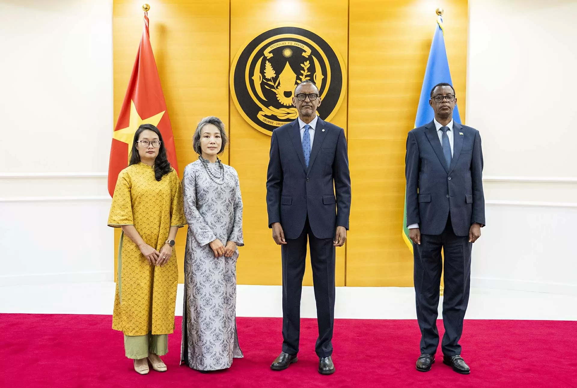 Đại sứ Việt Nam trình Thư ủy nhiệm lên Tổng thống Rwanda Paul Kagame