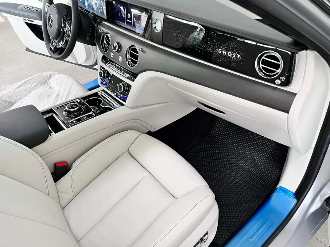 Lót sàn xe ô tô tốt nhất nên dùng là nhựa PVC hay cao su đúc loại I