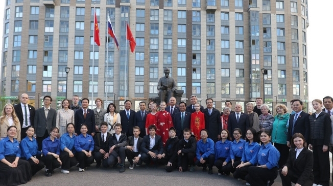 van hoa viet nam toa sang tai thanh pho st peterburg nga