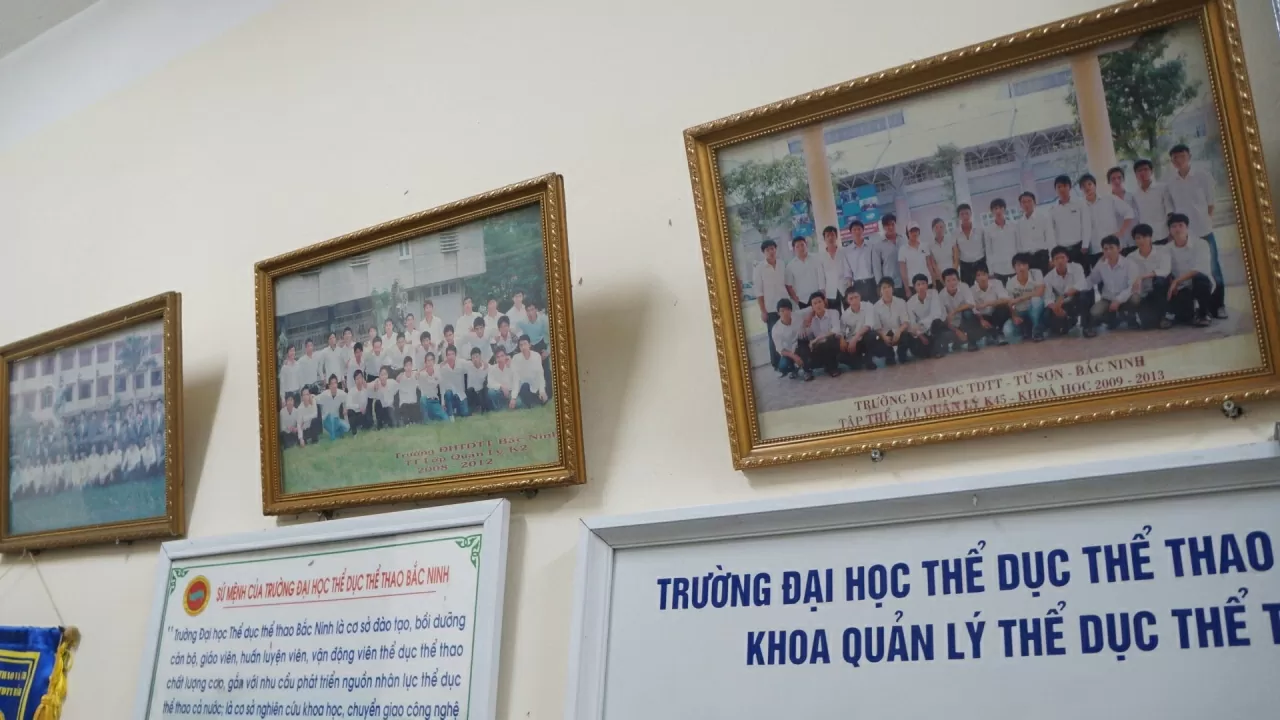 Hình lưu niệm các khóa sinh viên khoa Quản lý Thể dục thể thao, trường Đại học Thể dục thể thao Bắc Ninh. (Ảnh: Văn Lịch) Hình lưu niệm các khóa sinh viên khoa Quản lý Thể dục thể thao, trường Đại học Thể dục thể thao Bắc Ninh. (Ảnh: Văn Lịch)