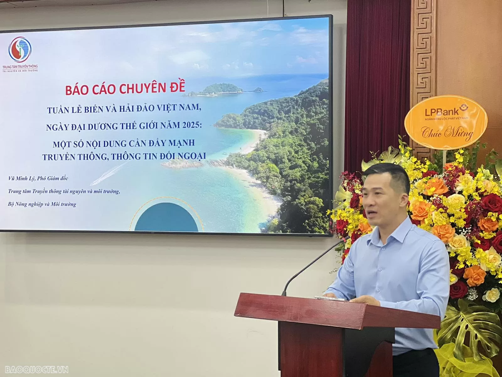 Ông Vũ Minh Lý, Phó Giám đốc Trung tâm Truyền thông tài nguyên và môi trường, Bộ Nông nghiệp và Môi trường, thông tin về Tuần lễ Biển và Hải đảo Việt Nam năm 2025. (Ảnh: Thu Trang)