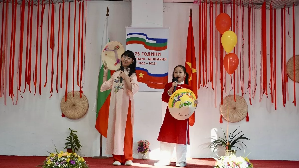 Tiết mục của thiếu nhi Việt Nam.