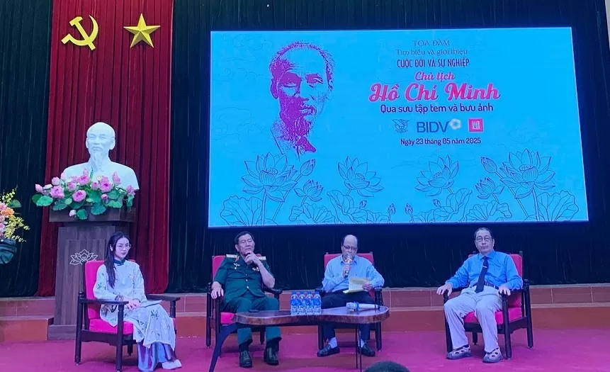Hành trình và sự nghiệp vĩ đại của Chủ tịch Hồ Chí Minh qua những con tem, bưu ảnh trong nước và quốc tế Hành trình và sự nghiệp vĩ đại của Chủ tịch Hồ Chí Minh qua những con tem, bưu ảnh trong nước và quốc tế
