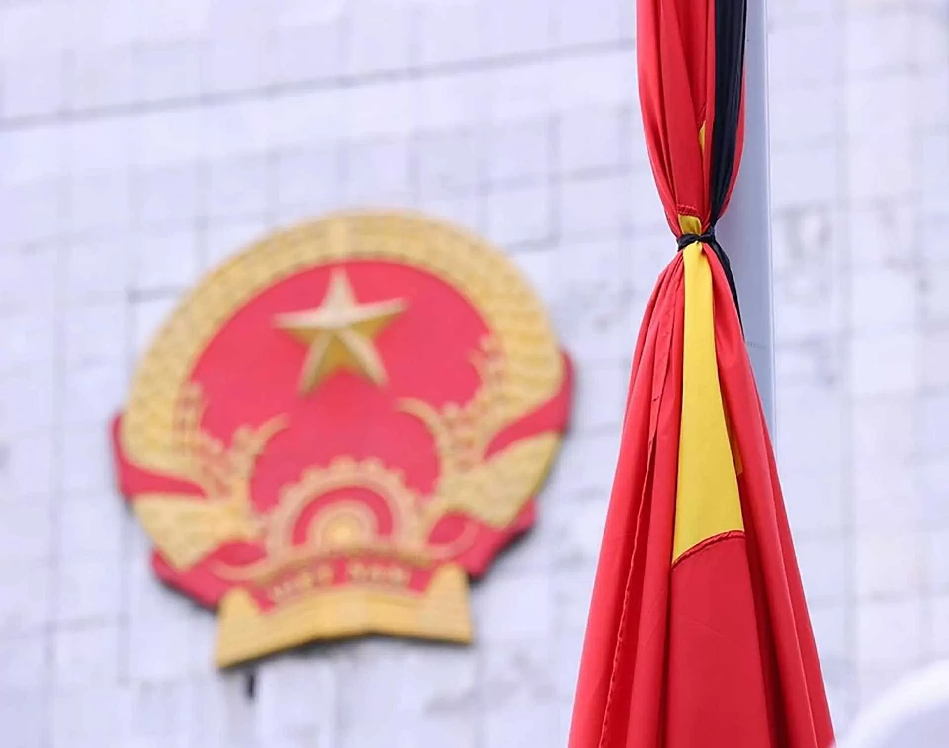 Treo cờ rủ và không tổ chức các hoạt động vui chơi, giải trí công cộng trong thời gian tổ chức Lễ Quốc tang nguyên Chủ tịch nước Trần Đức Lương