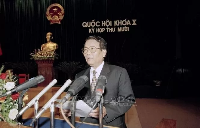 Chủ tịch nước Trần Đức Lương đọc Tờ trình về việc đề nghị Quốc hội phê chuẩn Hiệp định thương mại Việt Nam - Hoa Kỳ, tại Kỳ họp thứ mười, Quốc hội khóa X, ngày 23/11/2001. Ảnh: Nhan Sáng/ TTXVN