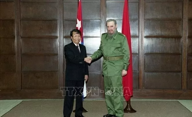Chủ tịch nước Trần Đức Lương gặp Chủ tịch Fidel Castro trong chuyến thăm hữu nghị chính thức Cuba, ngày 9/4/2000. Ảnh: Trọng Nghiệp/TTXVN