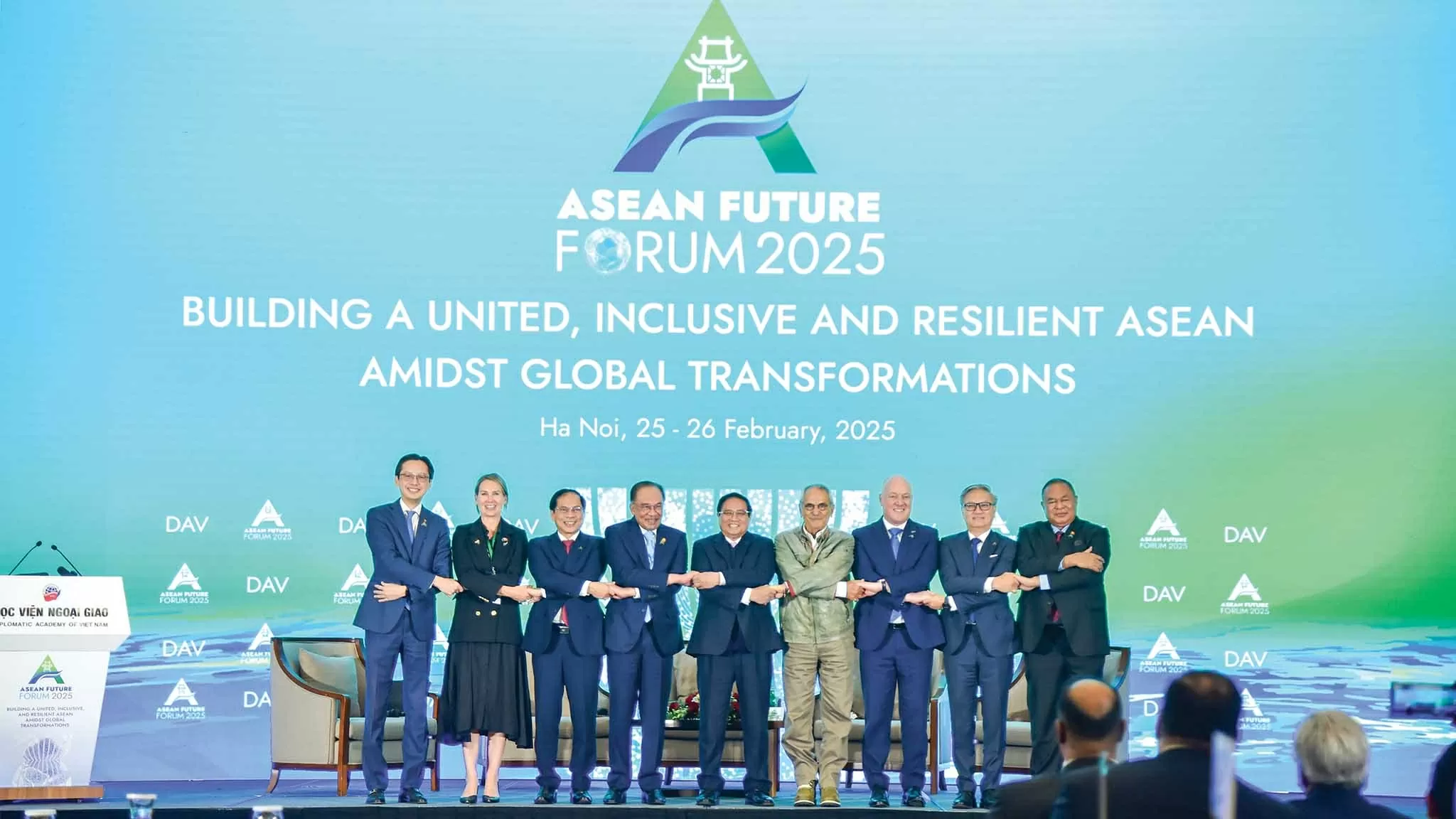Thủ tướng Chính phủ Phạm Minh Chính, Thủ tướng Malaysia Anwar Ibrahim cùng các đại biểu tham dự phiên khai mạc Diễn đàn Tương lai ASEAN (AFF) 2025, ngày 25/2. (Ảnh: Nguyễn Hồng)