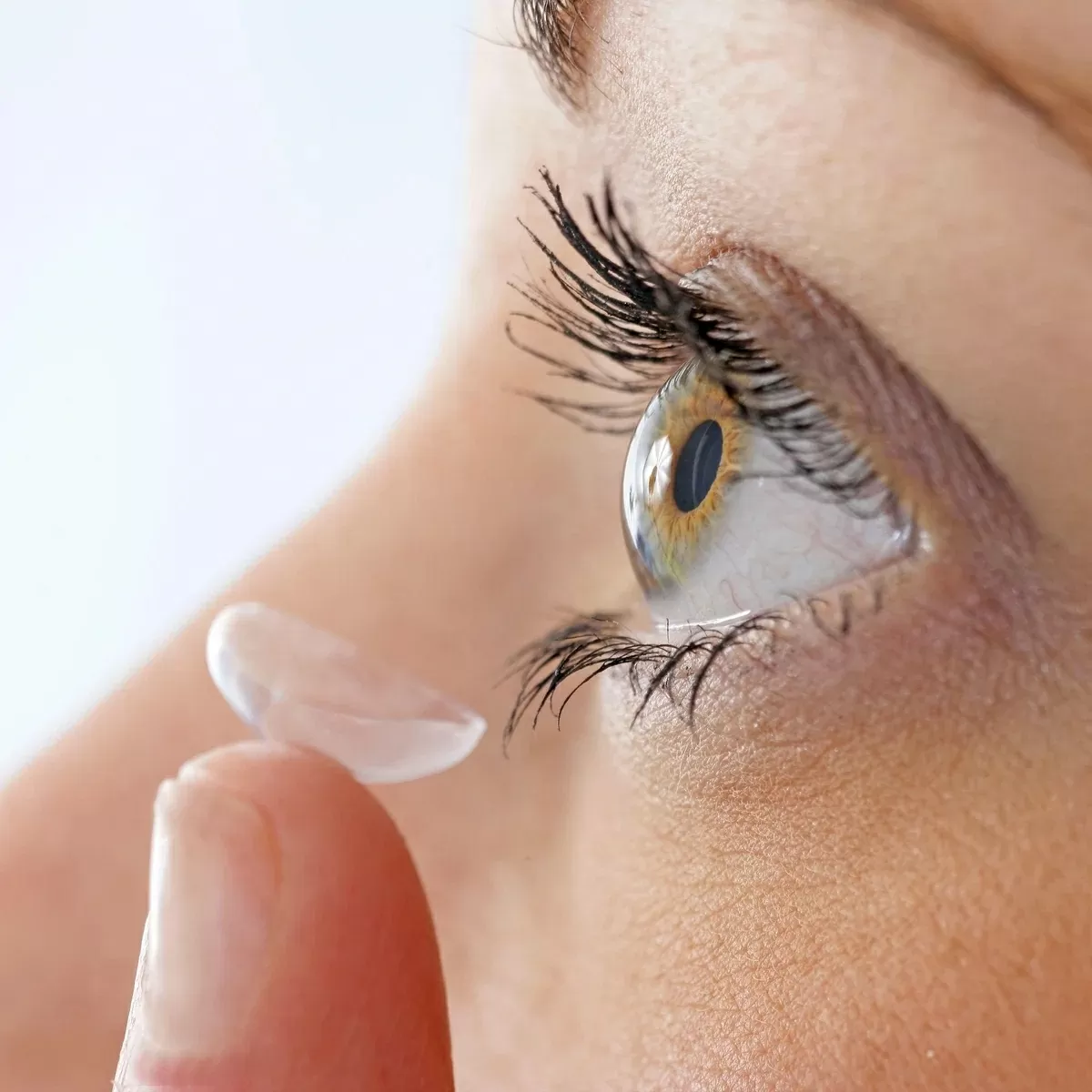 Kính áp tròng siêu thị lực mới cho phép mắt người nhìn thấy ánh sáng cận hồng ngoại