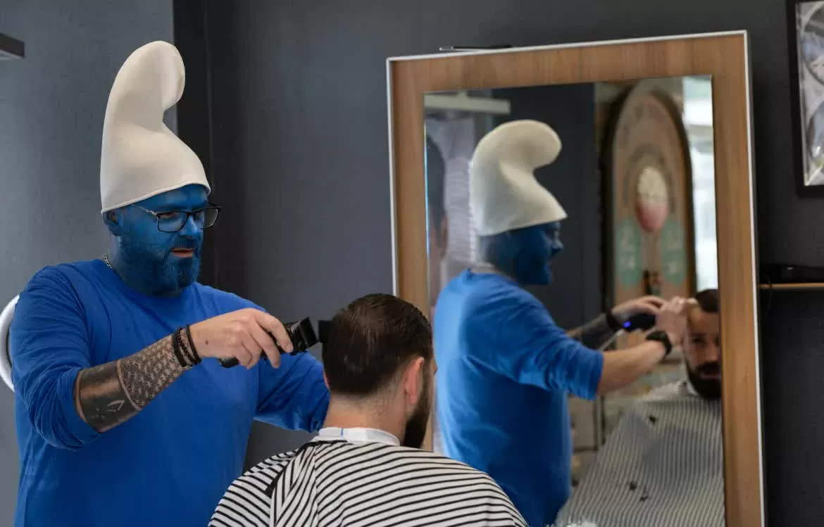 Hơn 3.000 ‘Xì Trum’ tụ hội – Thị trấn Pháp lập kỷ lục thế giới mới