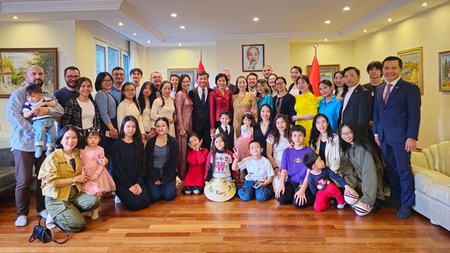 dai su dang thi thu ha gap mat cong dong nguoi viet nam tai tho nhi ky