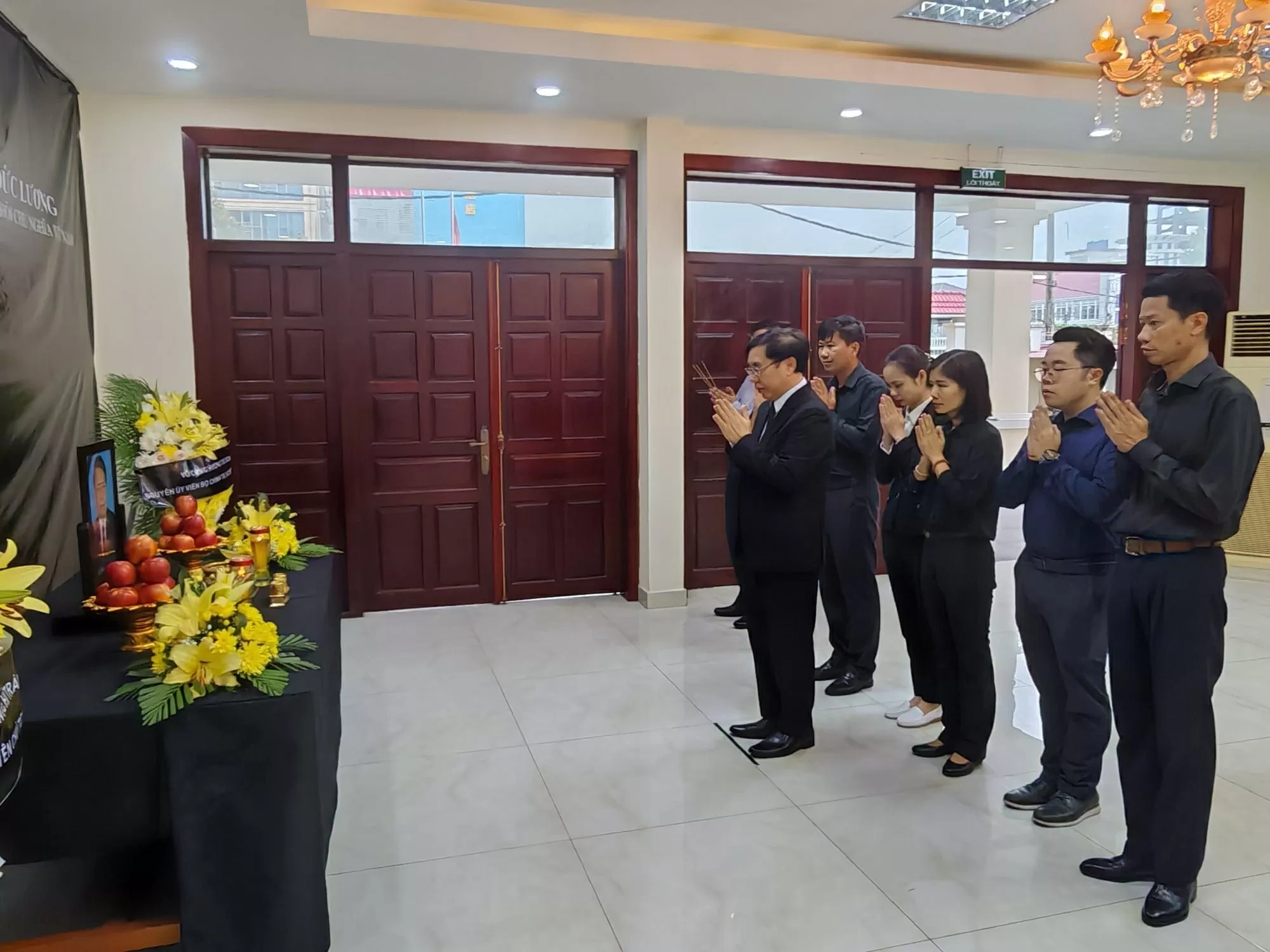 Tổng Lãnh sự quán Việt Nam tại Sihanoukville mở sổ tang viếng nguyên Chủ tịch nước Trần Đức Lương