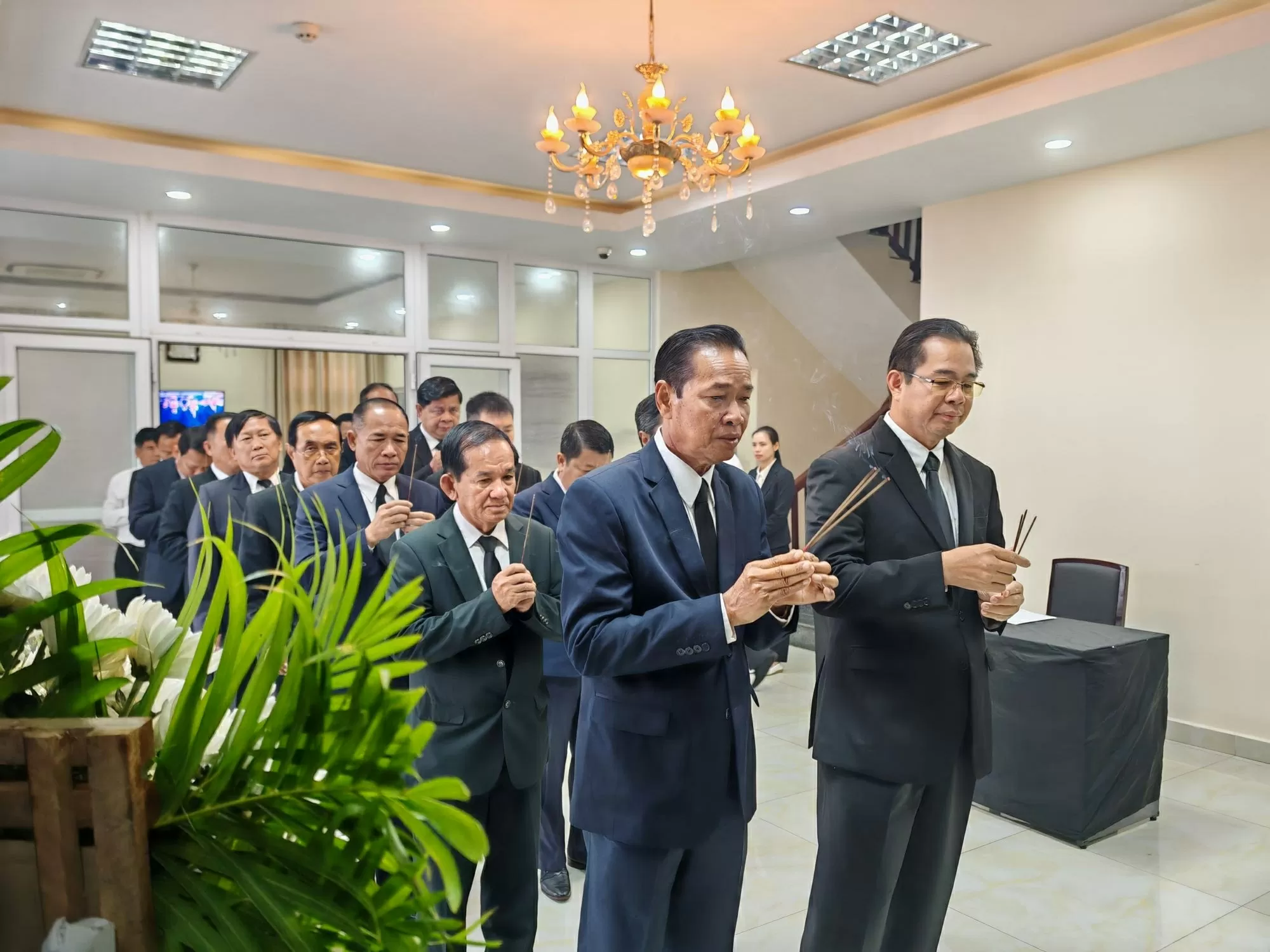 Tổng Lãnh sự quán Việt Nam tại Sihanoukville mở sổ tang viếng nguyên Chủ tịch nước Trần Đức Lương