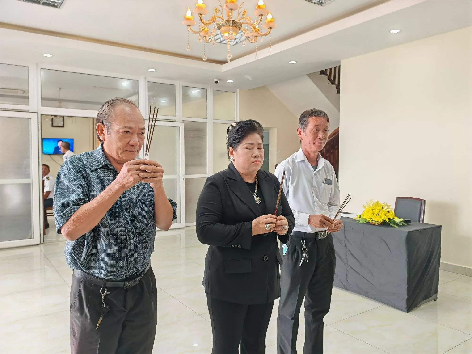 Tổng Lãnh sự quán Việt Nam tại Sihanoukville mở sổ tang viếng nguyên Chủ tịch nước Trần Đức Lương Tổng Lãnh sự quán Việt Nam tại Sihanoukville mở sổ tang viếng nguyên Chủ tịch nước Trần Đức Lương