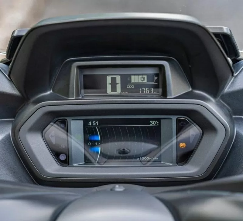 Màn hình đôi trên Yamaha XMAX 300