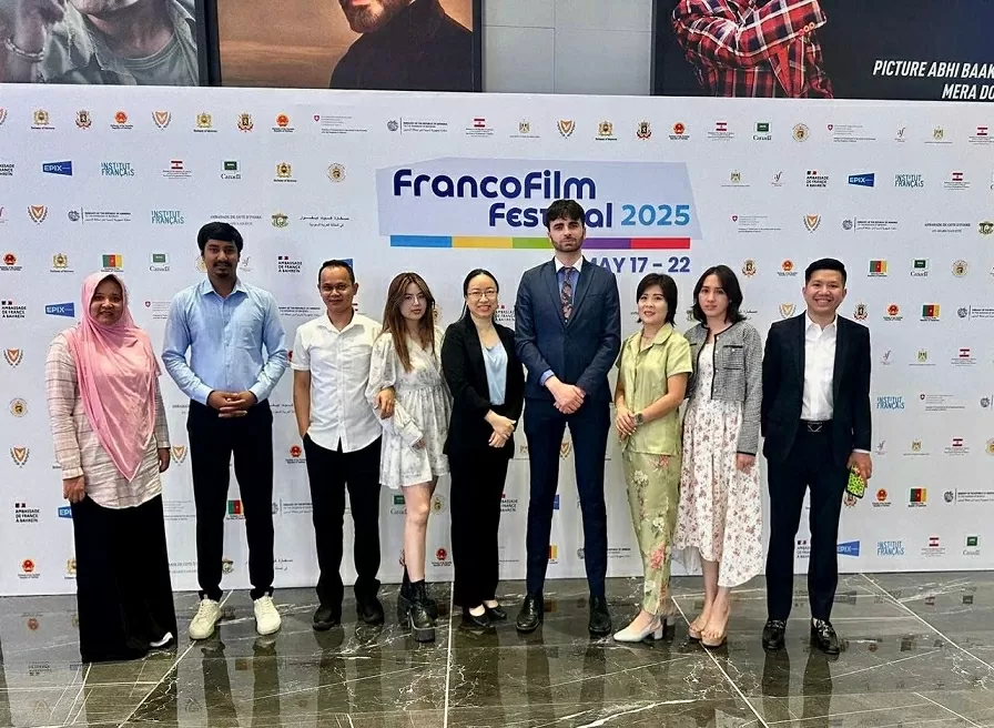 Một số khán giả chụp ảnh sau khi kết thúc bộ phim.