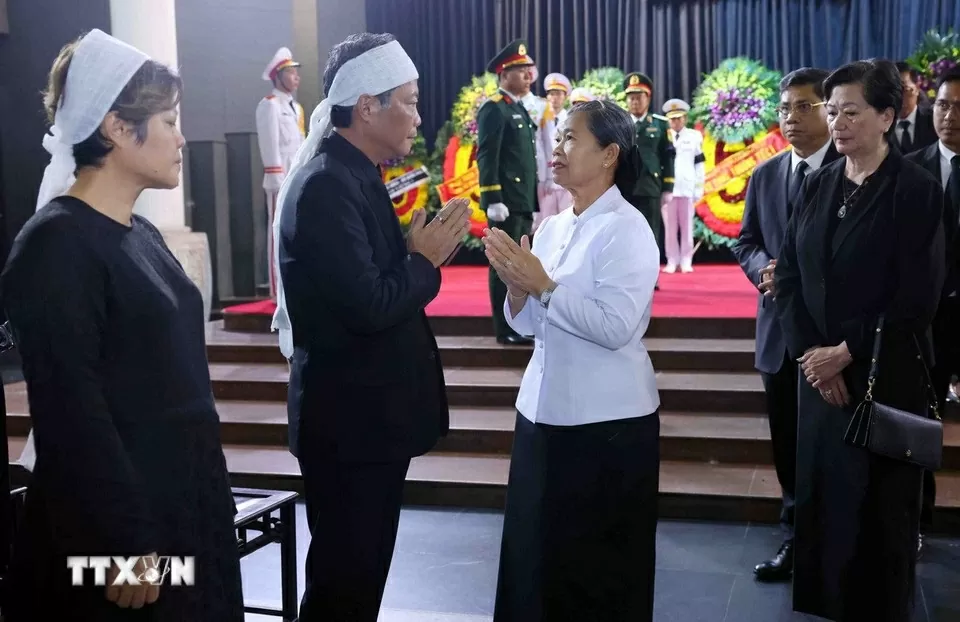 Phó Chủ tịch Đảng Nhân dân Campuchia, Chủ tịch Hội đồng quốc gia mặt trận đoàn kết phát triển Tổ quốc Campuchia, Chủ tịch Hội Hữu nghị Campuchia - Việt Nam Men Sam An chia buồn với gia quyến nguyên Chủ tịch nước Trần Đức Lương.