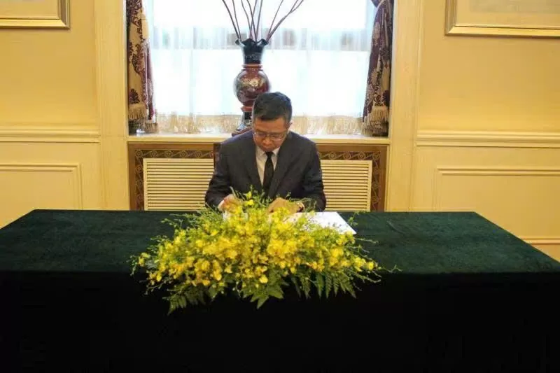 Lễ viếng và ghi sổ tang nguyên Chủ tịch nước Trần Đức Lương tại Đại sứ quán Việt Nam tại Trung Quốc