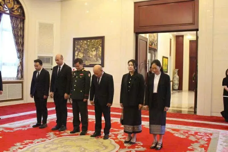 Lễ viếng và ghi sổ tang nguyên Chủ tịch nước Trần Đức Lương tại Đại sứ quán Việt Nam tại Trung Quốc Lễ viếng và ghi sổ tang nguyên Chủ tịch nước Trần Đức Lương tại Đại sứ quán Việt Nam tại Trung Quốc