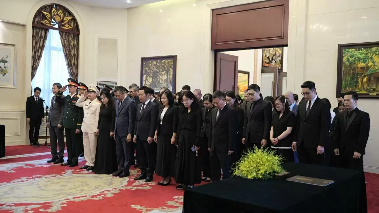 Lễ viếng và ghi sổ tang nguyên Chủ tịch nước Trần Đức Lương tại Đại sứ quán Việt Nam tại Trung Quốc Lễ viếng và ghi sổ tang nguyên Chủ tịch nước Trần Đức Lương tại Đại sứ quán Việt Nam tại Trung Quốc
