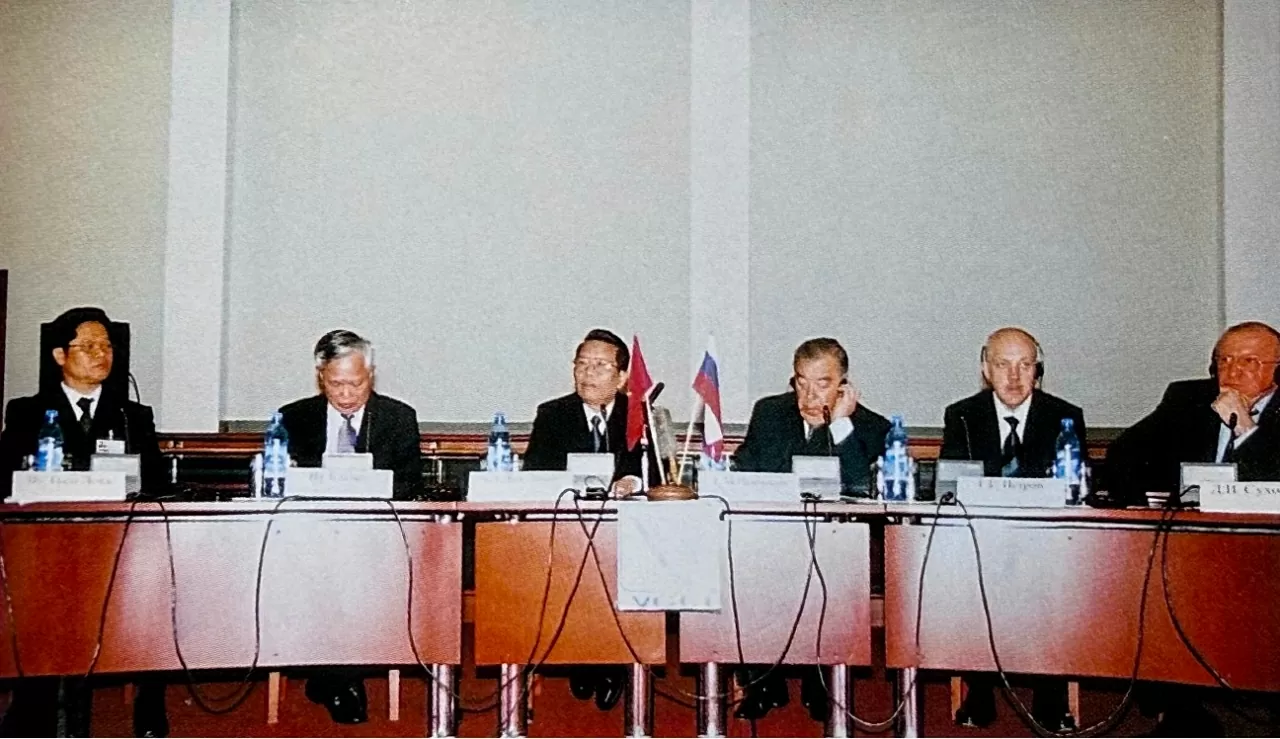 Chủ tịch nước Trần Đức Lương dự và phát biểu tại Diễn đàn doanh nghiệp Nga-Việt trong chuyến thăm chính thức Liên bang Nga từ ngày 17-18/5/2004. (Ảnh tư liệu TTXVN)