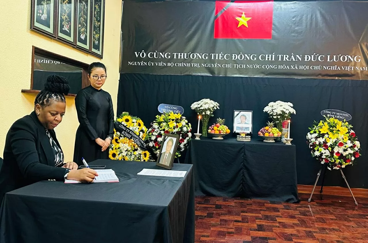 Lễ tưởng niệm và mở sổ tang nguyên Chủ tịch nước Trần Đức Lương tại Mozambique Lễ tưởng niệm và mở sổ tang nguyên Chủ tịch nước Trần Đức Lương tại Mozambique