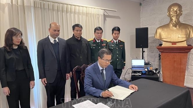 dai su quan viet nam tai australia mo so tang to chuc le vieng nguyen chu tich nuoc tran duc luong