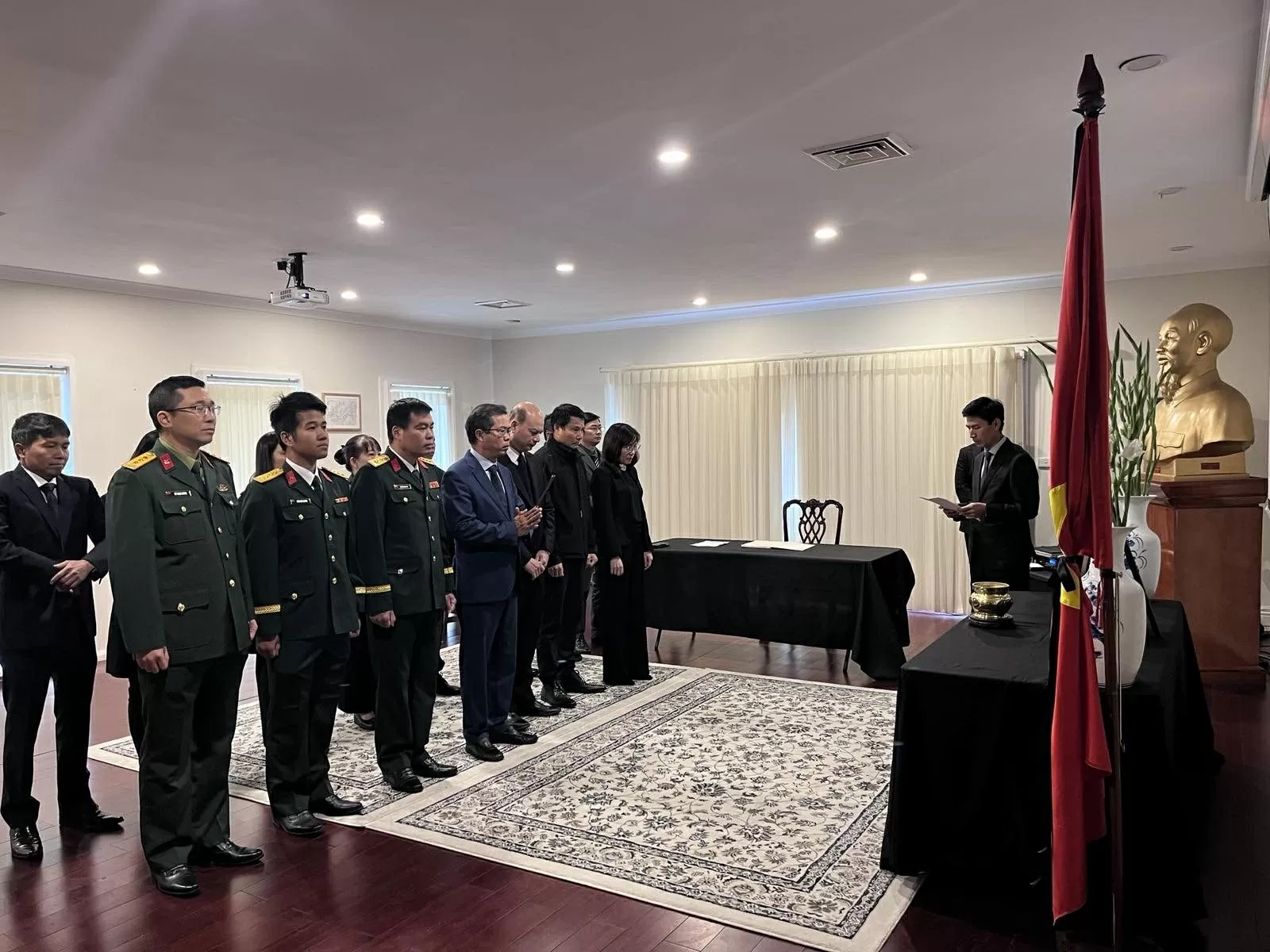 Đại sứ quán Việt Nam tại Australia mở sổ tang, tổ chức lễ viếng nguyên Chủ tịch nước Trần Đức Lương Đại sứ quán Việt Nam tại Australia mở sổ tang, tổ chức lễ viếng nguyên Chủ tịch nước Trần Đức Lương