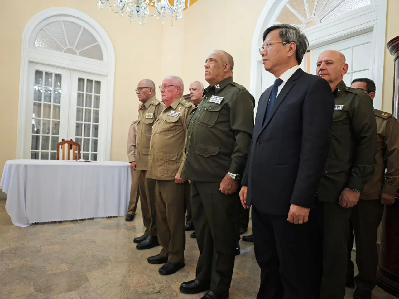 Bí thư thứ Nhất Đảng Cộng sản, Chủ tịch Cộng hoà Cuba Miguel Díaz-Canel tưởng nhớ Nguyên Chủ tịch nước Trần Đức Lương Bí thư thứ Nhất Đảng Cộng sản, Chủ tịch Cộng hoà Cuba Miguel Díaz-Canel tưởng nhớ nguyên Chủ tịch nước Trần Đức Lương