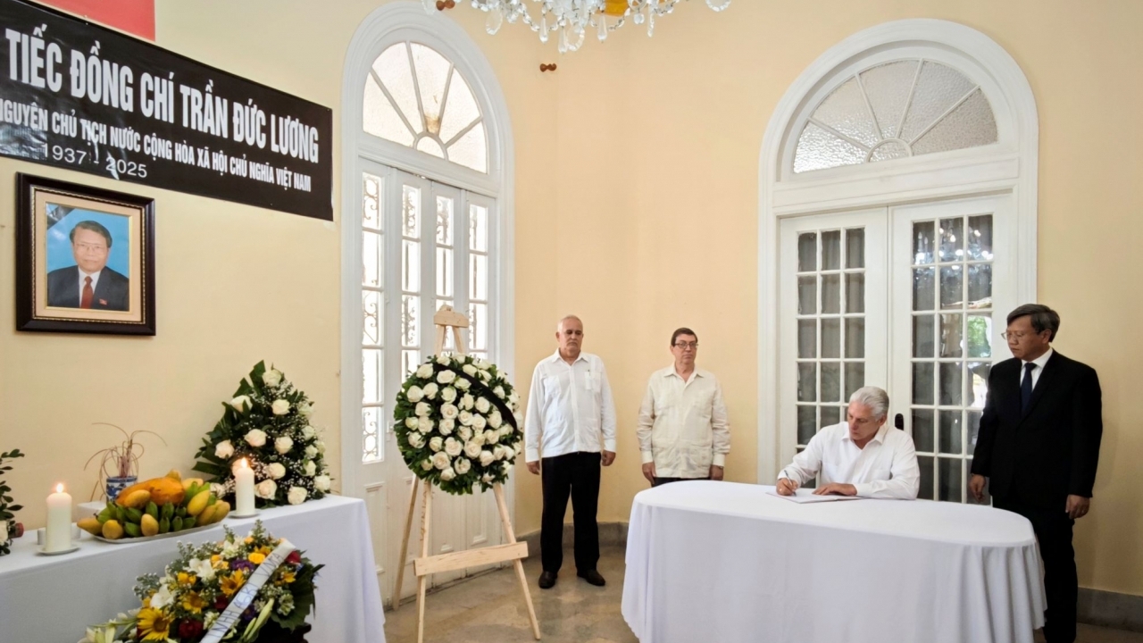 bi thu thu nhat dang cong san chu tich cong hoa cuba miguel diaz canel tuong nho nguyen chu tich nuoc tran duc luong