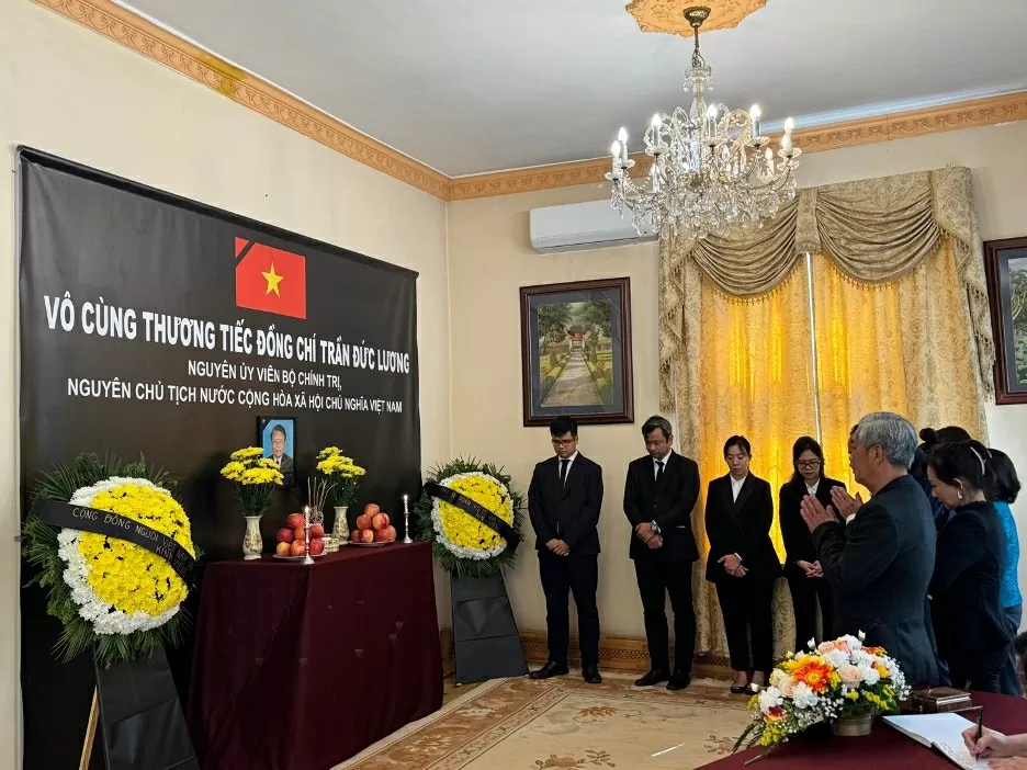 Lễ viếng và mở sổ tang nguyên Chủ tịch nước Trần Đức Lương tại Hungary