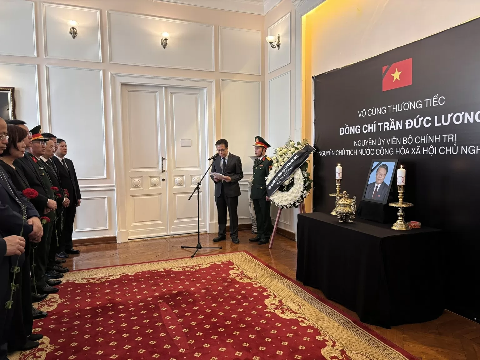 ĐS Đặng Minh Khôi phát biểu tại lễ viếng. (Nguồn: Đại sứ quán Việt Nam tại Liên bang Nga) ĐS Đặng Minh Khôi phát biểu tại lễ viếng. (Nguồn: Đại sứ quán Việt Nam tại Liên bang Nga)