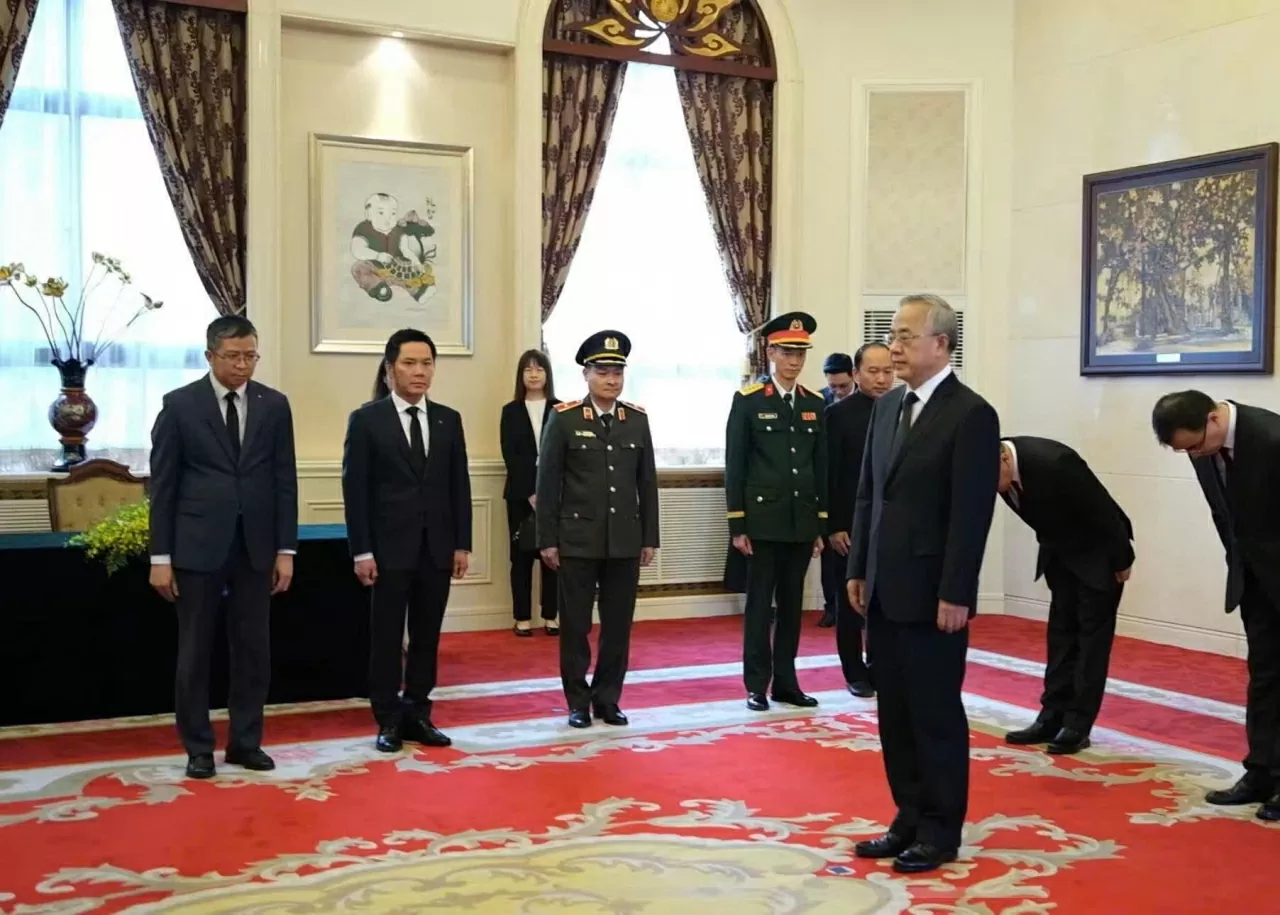 Phó Chủ tịch Chính hiệp toàn quốc Trung Quốc đến viếng nguyên Chủ tịch nước Trần Đức Lương Phó Chủ tịch Chính hiệp toàn quốc Trung Quốc đến viếng nguyên Chủ tịch nước Trần Đức Lương