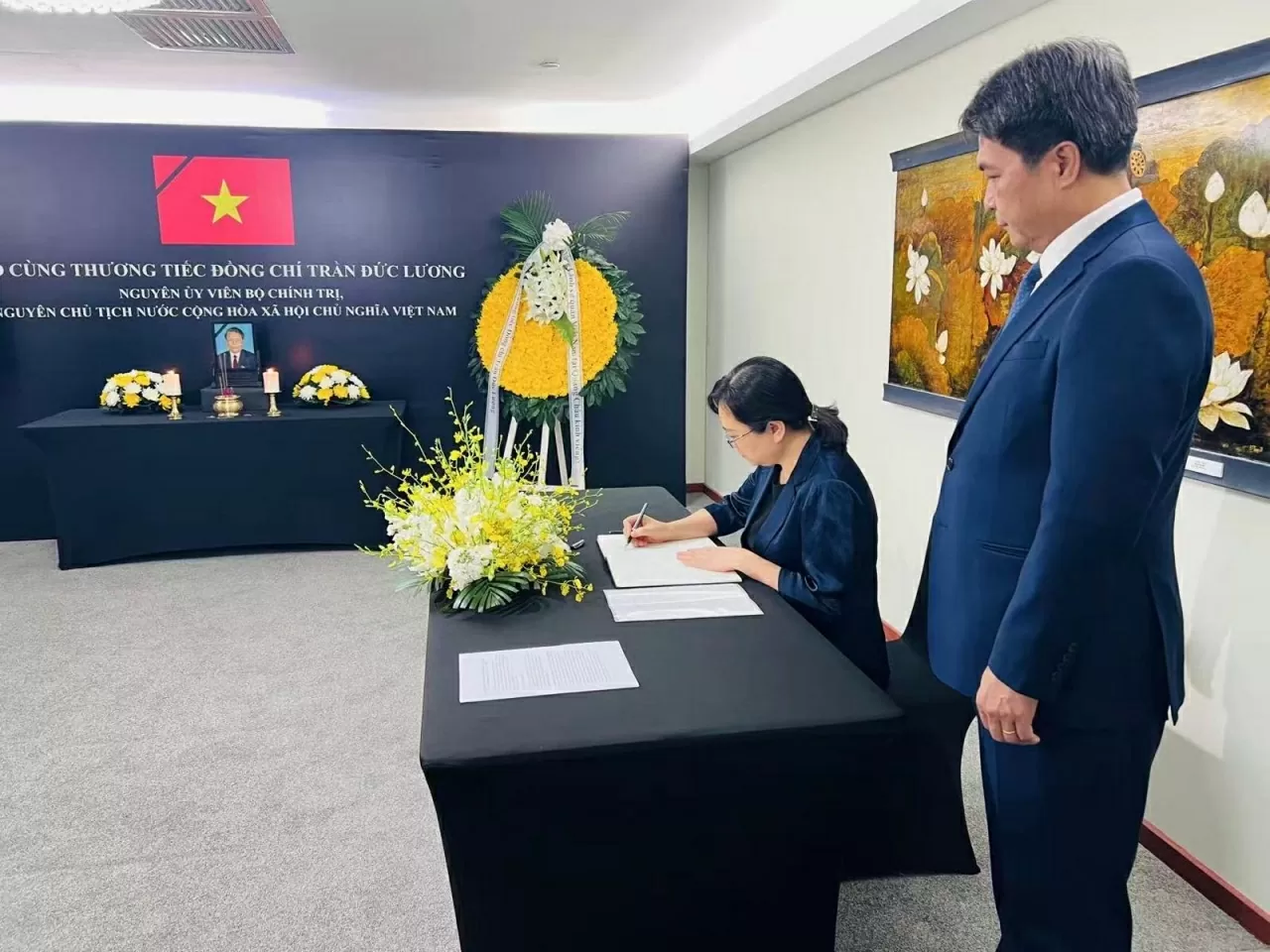 Trọng thể lễ viếng nguyên Chủ tịch nước Trần Đức Lương tại Quảng Châu, Trung Quốc Trọng thể lễ viếng nguyên Chủ tịch nước Trần Đức Lương tại Quảng Châu, Trung Quốc