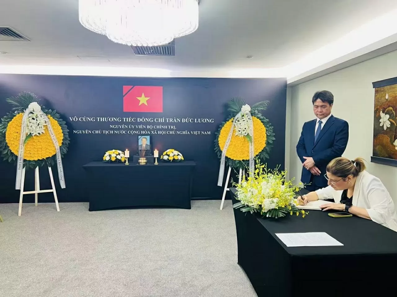 Trọng thể lễ viếng nguyên Chủ tịch nước Trần Đức Lương tại Quảng Châu, Trung Quốc